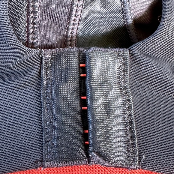 UNDER ARMOR SPORTS BRA SET OF 2 size 36 D BLACK AND ORANGE - Picture 4 of 9